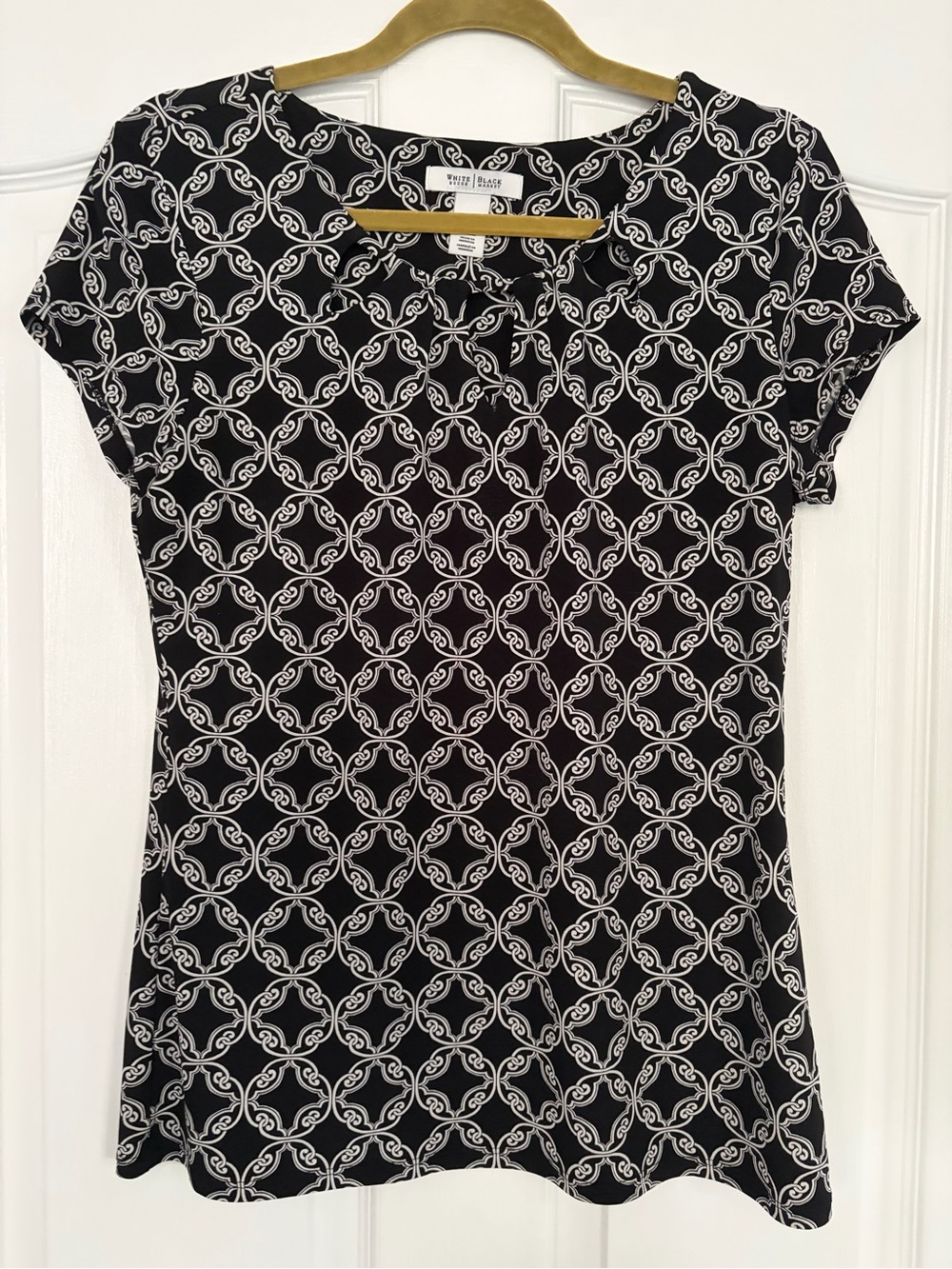 White House Black Market Black & White Short Sleeve Geometric Link Top